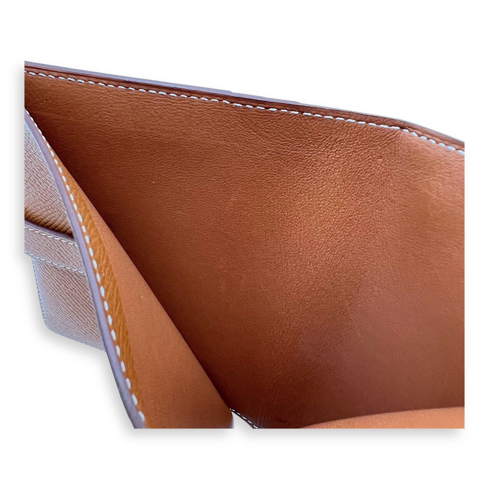 Bearn gold in Epsom, Gold hardware - Image 11