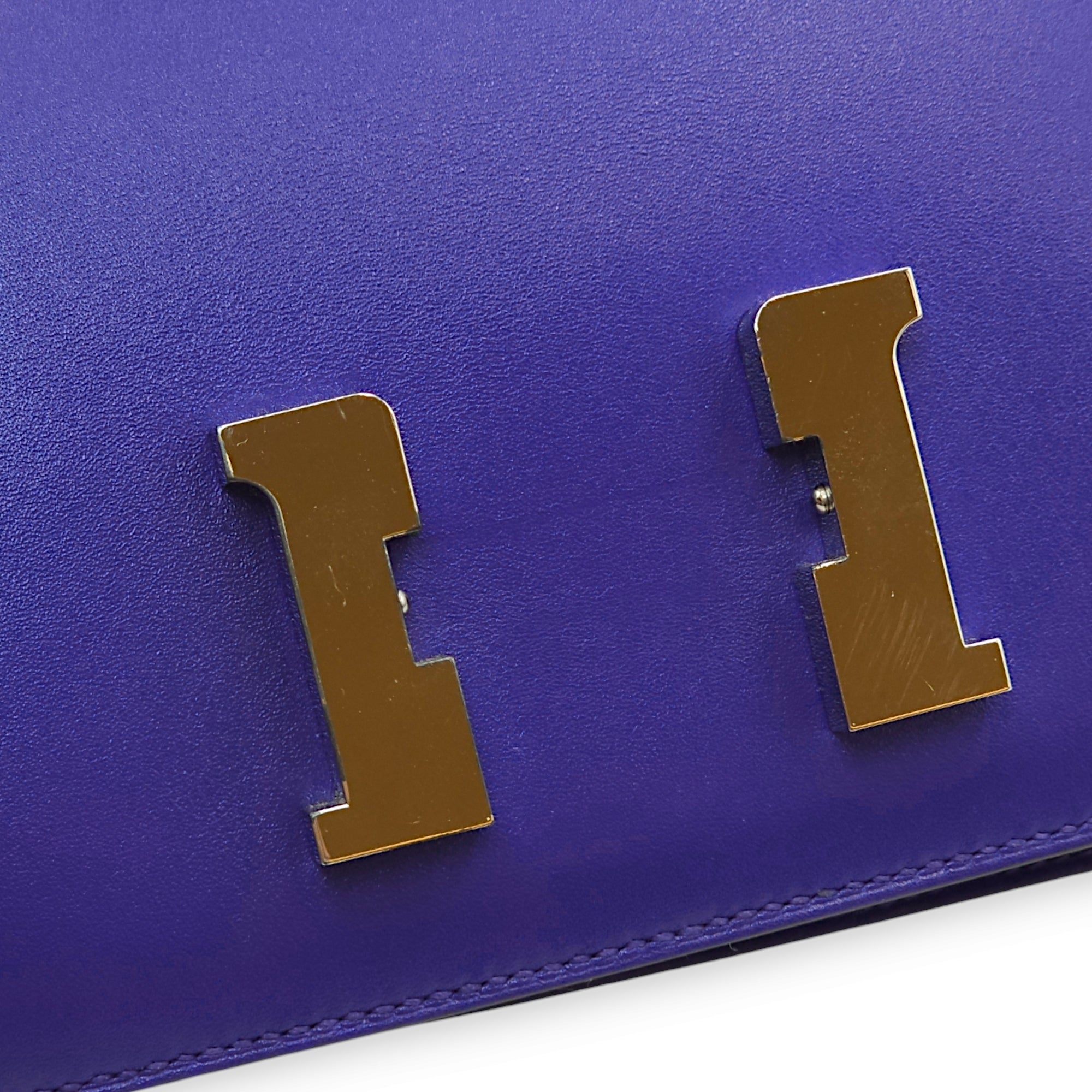 Constance 18 Blue Electric in Tadelakt, Palladium hardware - Image 11