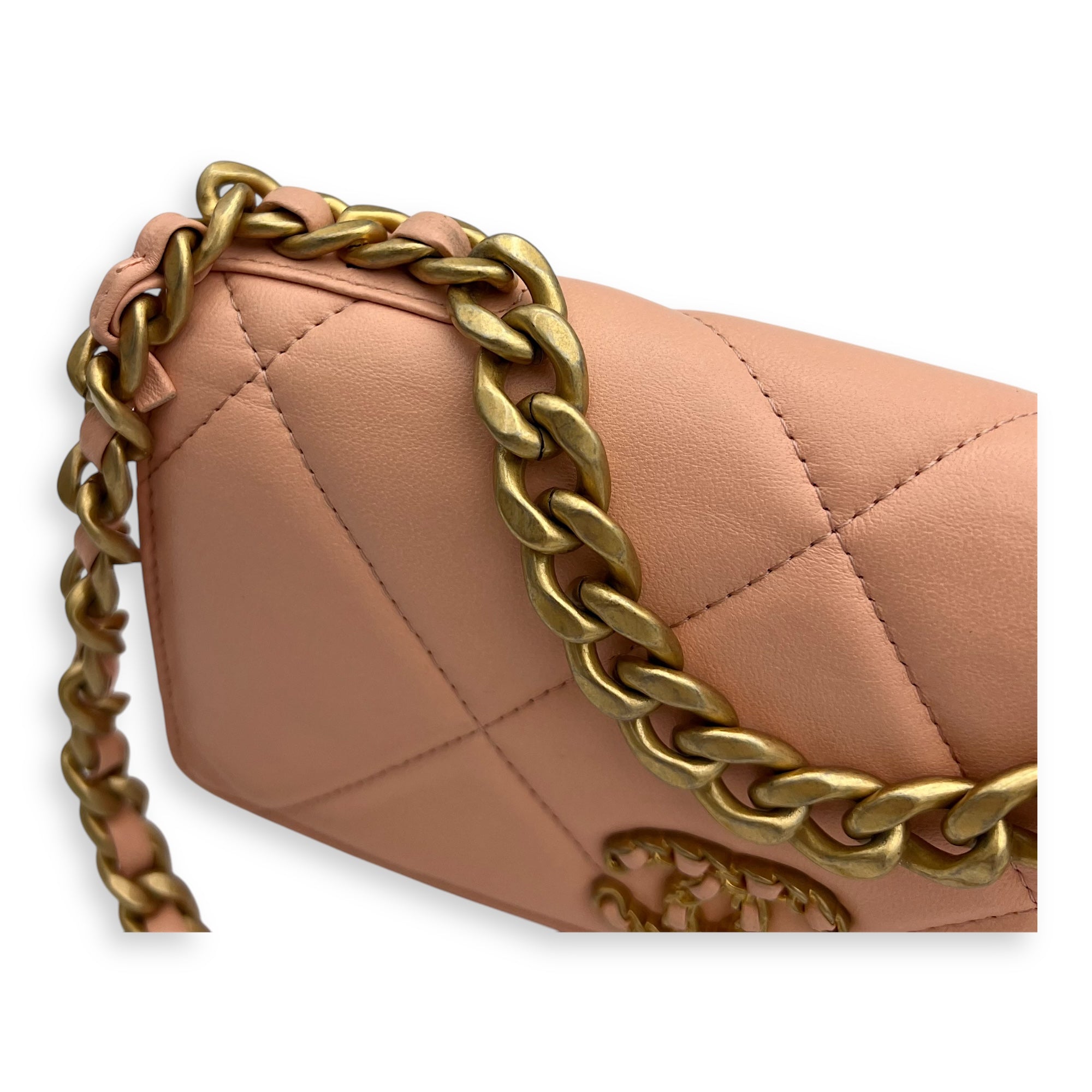 C19 Wallet On Chain Peach in Lambskin, Mixed hardware - Image 15