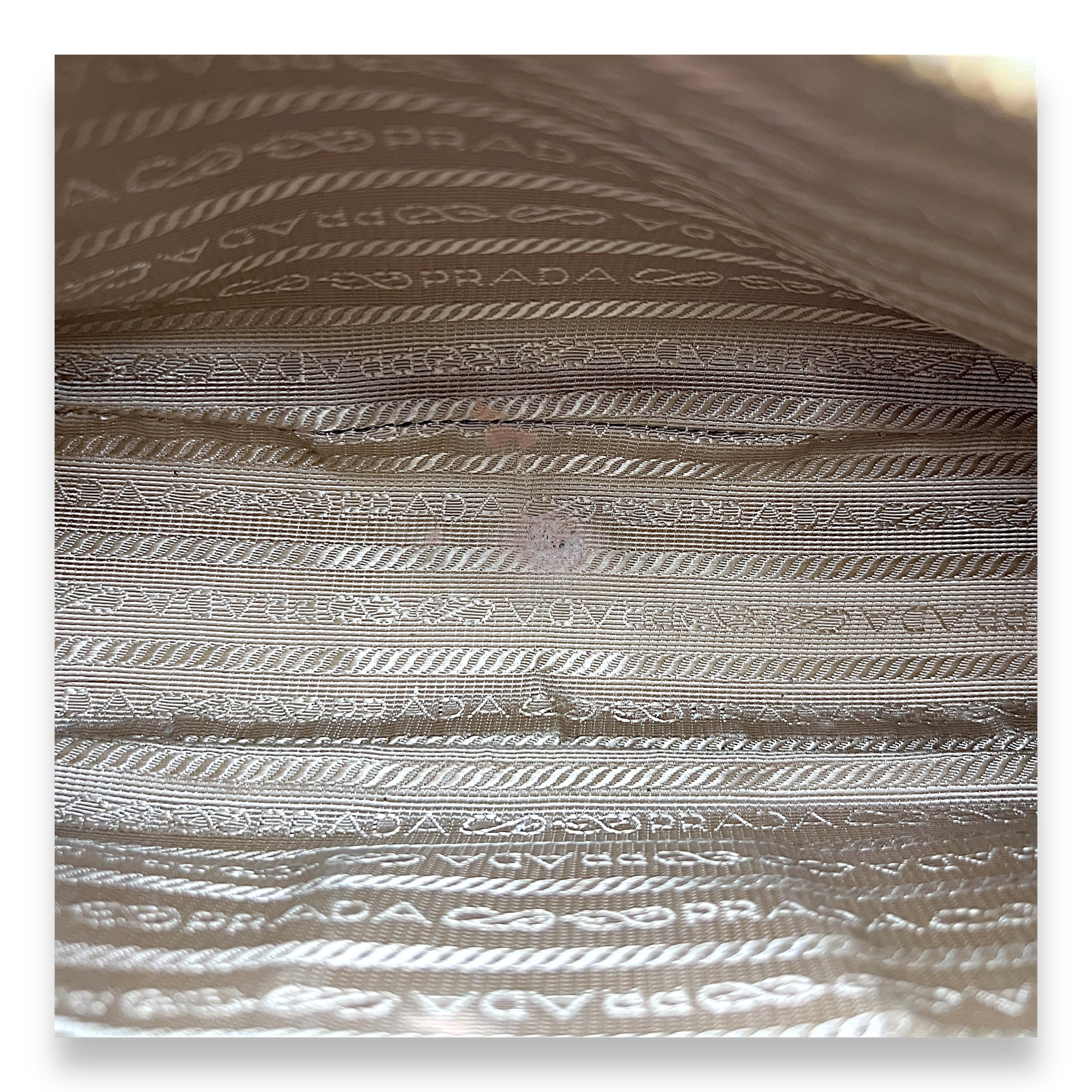 Re-Edition 2005 Crossbody bag in Saffiano leather, Gold Hardware - Image 16