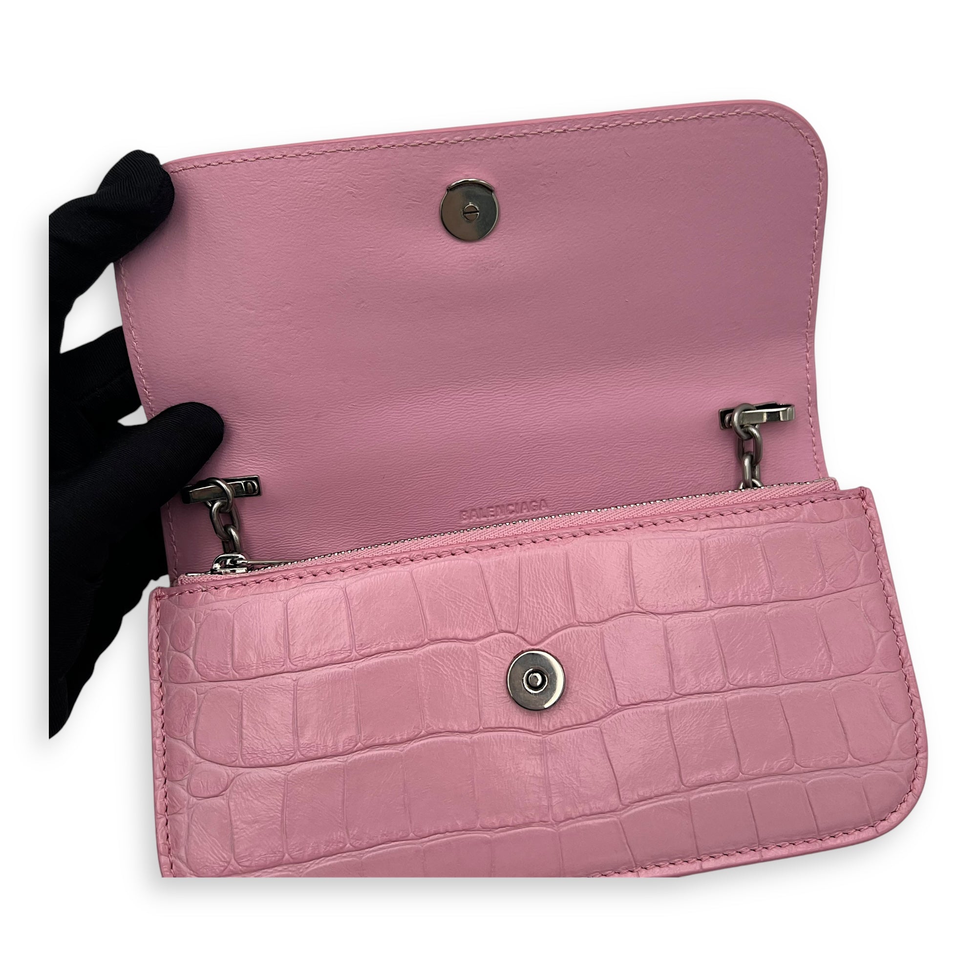 Gossip Wallet On Chain Pink in Crocodile Embossed Calfskin, Silver hardware - Image 8